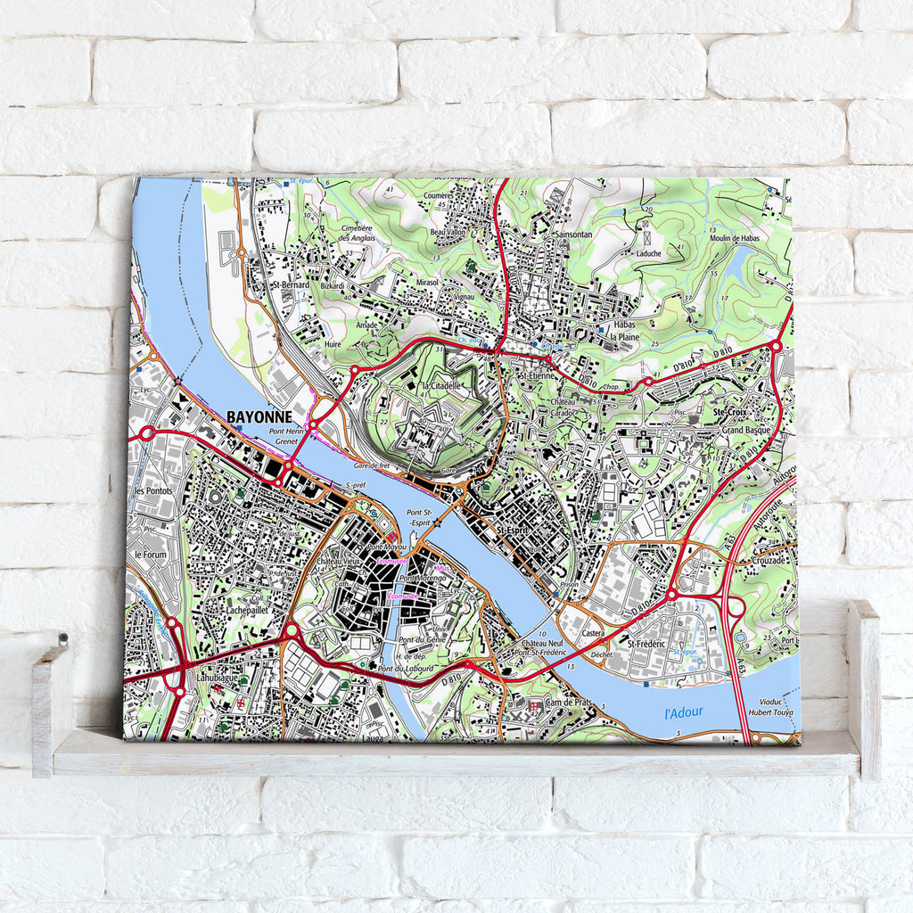 Map Canvas - France 1:25,000, postcode centred - Classic Style